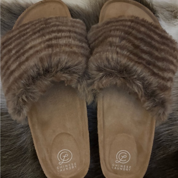 BNIB BY CHINESE LAUNDRY FURRY STRIPED BROWN SANDALS - Picture 9 of 11